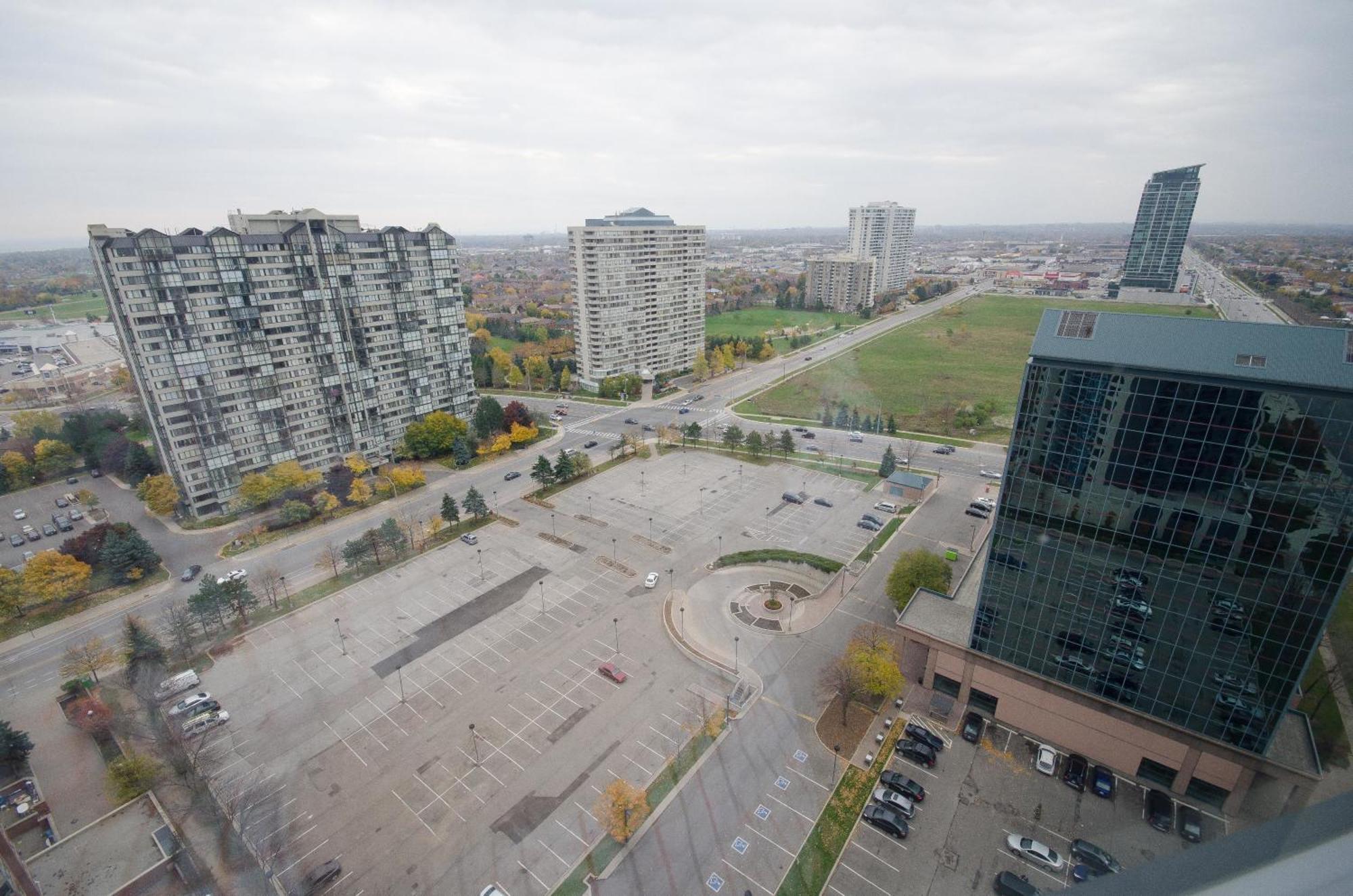 Royal Stays Furnished Apartments - Square One Mississauga Room photo