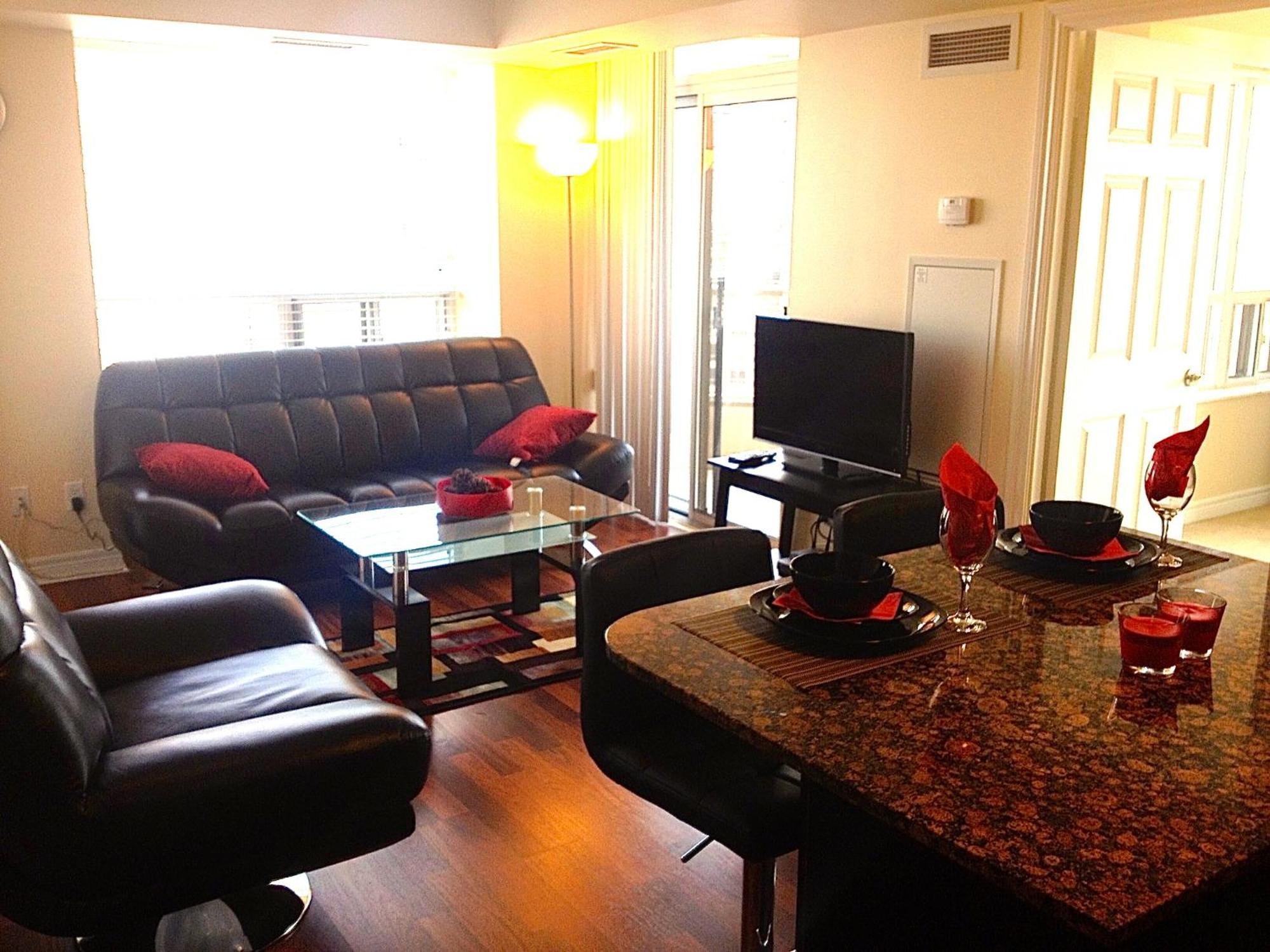 Royal Stays Furnished Apartments - Square One Mississauga Room photo