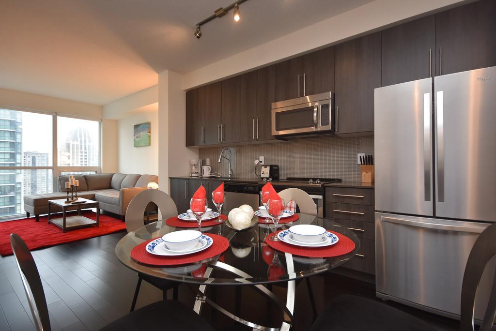 Royal Stays Furnished Apartments - Square One Mississauga Exterior photo