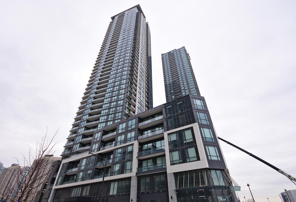 Royal Stays Furnished Apartments - Square One Mississauga Exterior photo