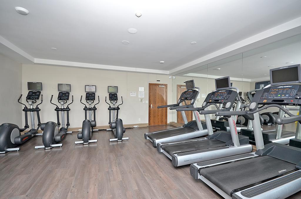 Royal Stays Furnished Apartments - Square One Mississauga Exterior photo