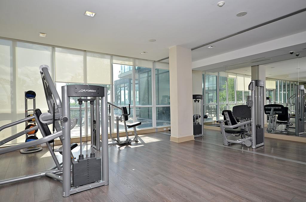 Royal Stays Furnished Apartments - Square One Mississauga Exterior photo