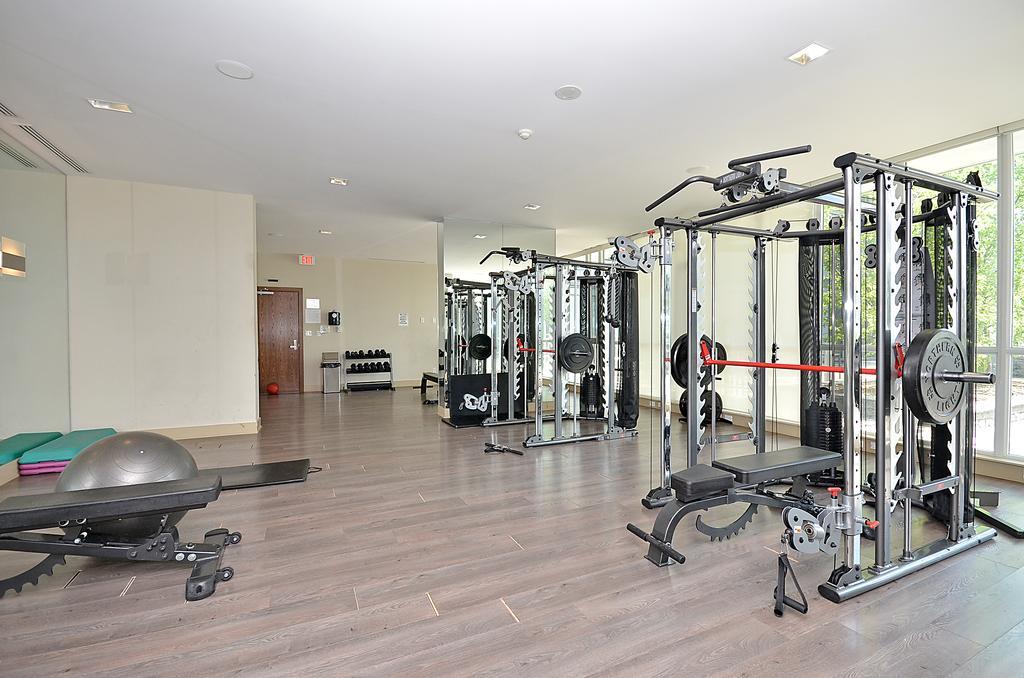 Royal Stays Furnished Apartments - Square One Mississauga Exterior photo