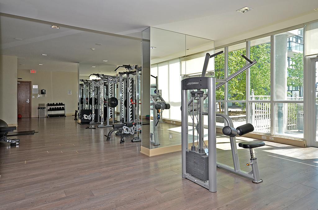 Royal Stays Furnished Apartments - Square One Mississauga Exterior photo