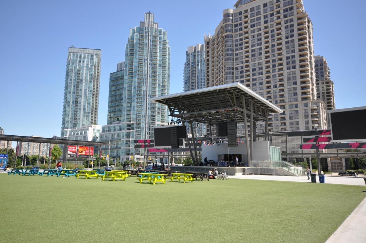 Royal Stays Furnished Apartments - Square One Mississauga Exterior photo