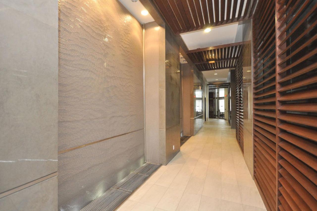 Royal Stays Furnished Apartments - Square One Mississauga Exterior photo