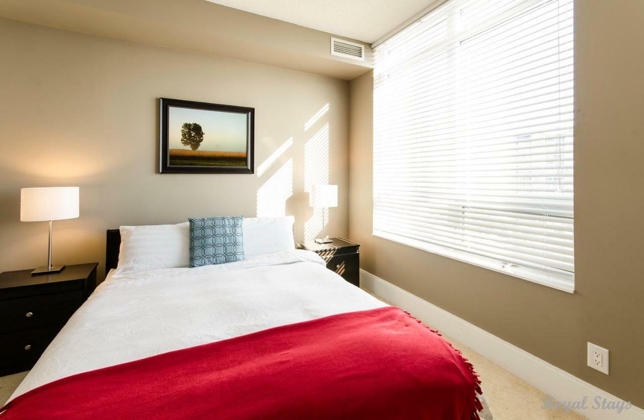 Royal Stays Furnished Apartments - Square One Mississauga Exterior photo
